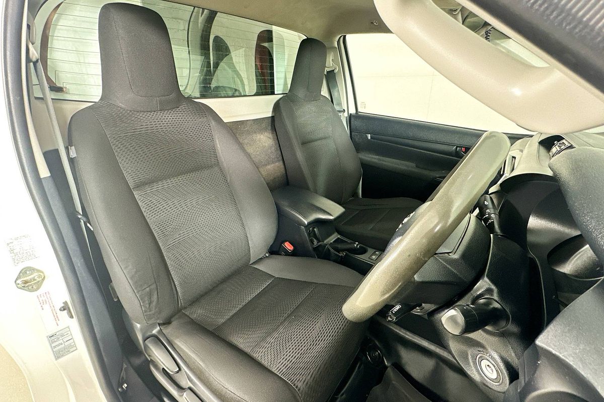 2020 Toyota HILUX SR (4x4) GUN126R FACELIFT 4X4