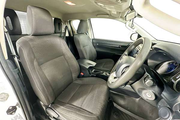 2020 Toyota Hilux SR (4x4) GUN126R FACELIFT 4X4