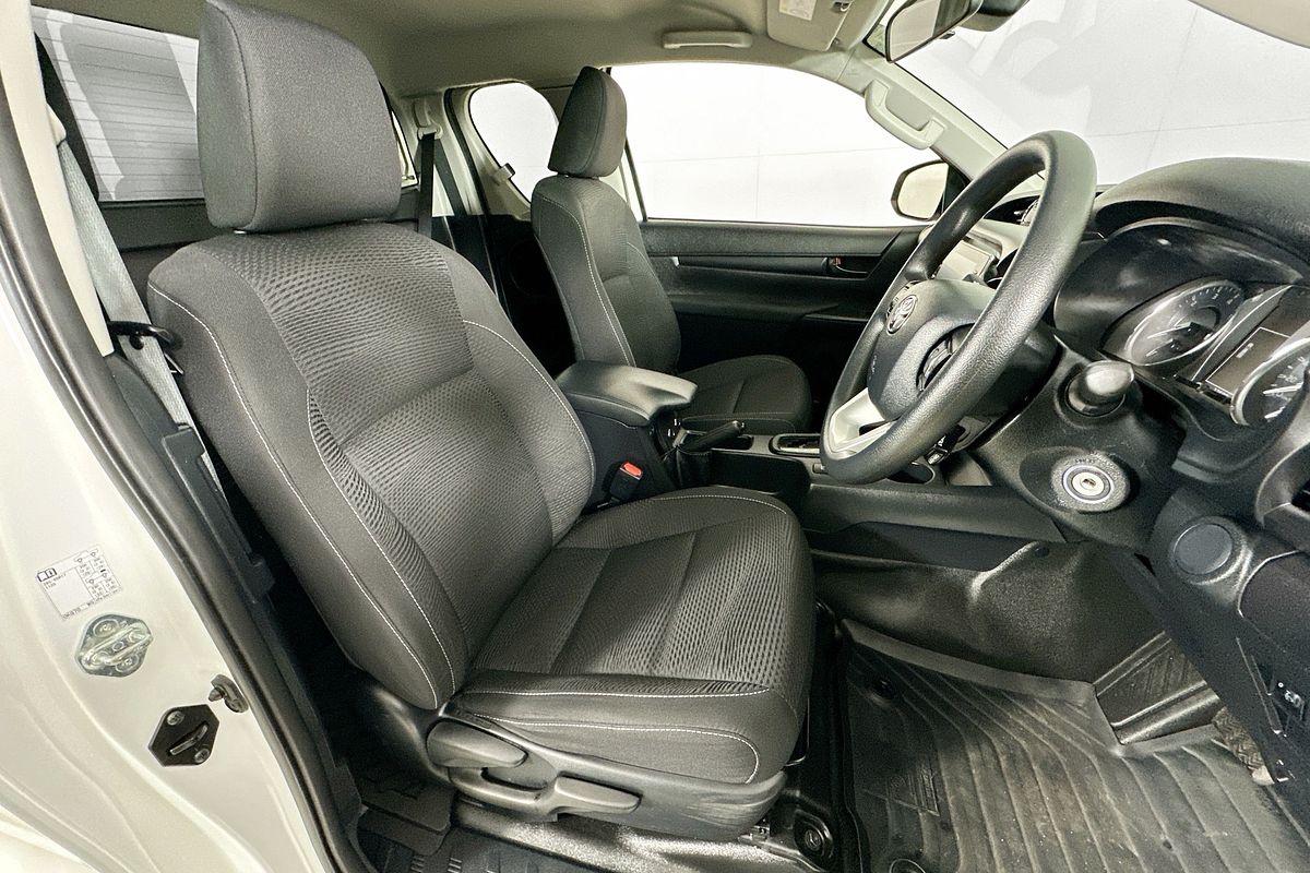 2021 Toyota HILUX SR (4x4) GUN126R 4X4