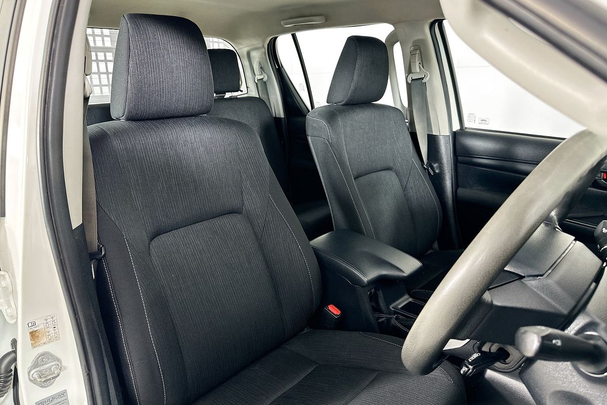 2021 Toyota HILUX SR (4x4) GUN126R FACELIFT 4X4