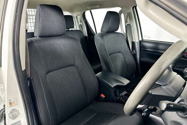 2021 Toyota HILUX SR (4x4) GUN126R FACELIFT 4X4