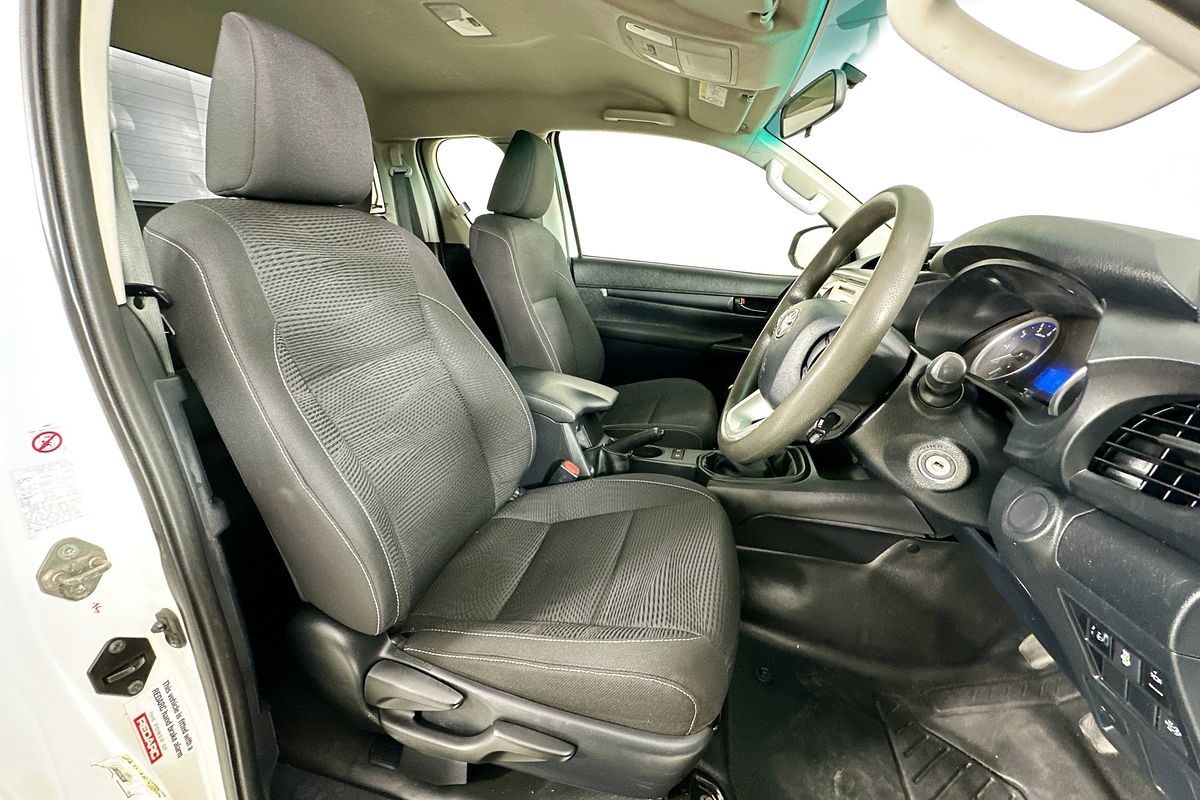 2019 Toyota HILUX SR (4x4) GUN126R MY19 4X4