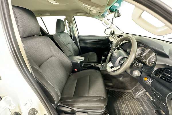 2021 Toyota HILUX SR (4x4) GUN126R FACELIFT 4X4