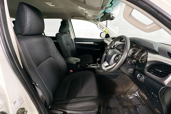 2021 Toyota HILUX SR5 (4x4) GUN126R 4X4