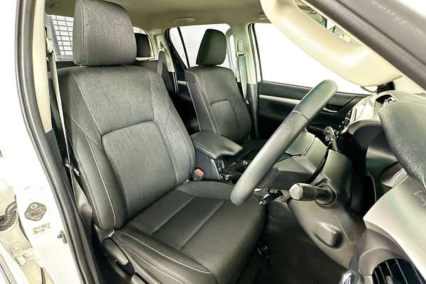 2021 Toyota HILUX SR5 (4x4) GUN126R FACELIFT 4X4