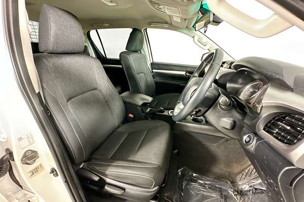 2021 Toyota HILUX SR5 (4x4) GUN126R 4X4