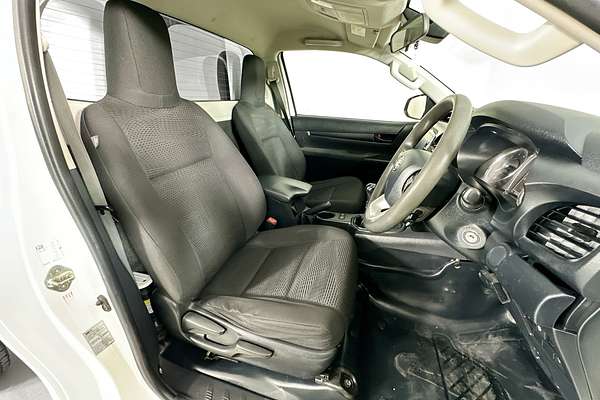 2020 Toyota HILUX SR (4x4) GUN126R FACELIFT 4X4