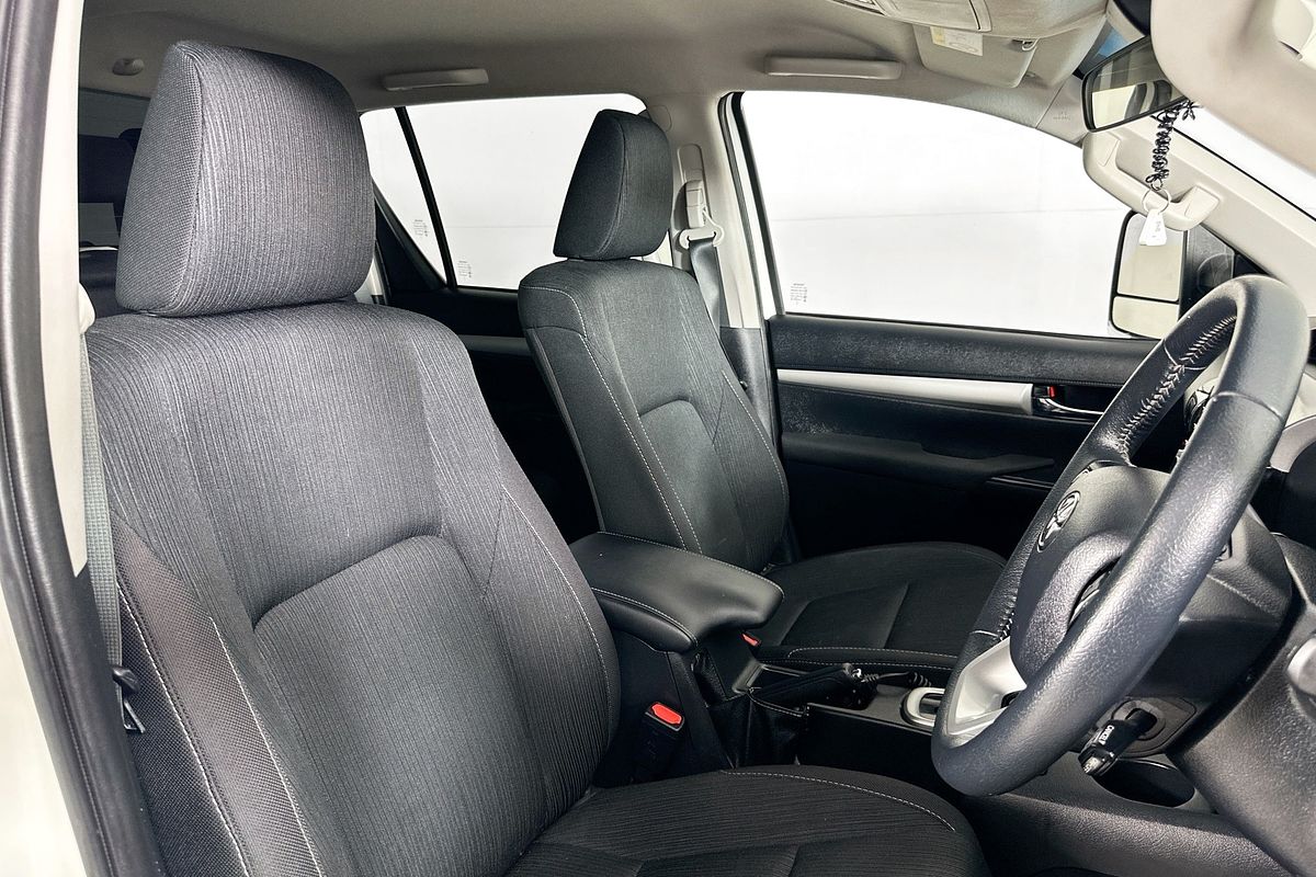 2022 Toyota HILUX SR5 (4x4) GUN126R 4X4