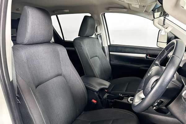 2022 Toyota HILUX SR5 (4x4) GUN126R 4X4