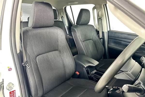 2017 Toyota HILUX SR (4x4) GUN126R MY17 4X4