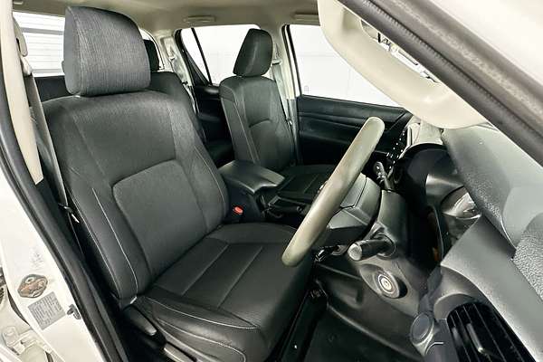 2022 Toyota HILUX SR (4x4) GUN126R 4X4