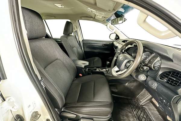 2021 Toyota HILUX SR (4x4) GUN126R FACELIFT 4X4