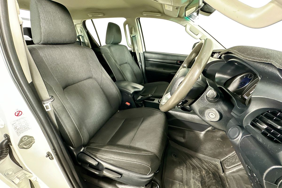 2019 Toyota HILUX SR (4x4) GUN126R MY19 4X4