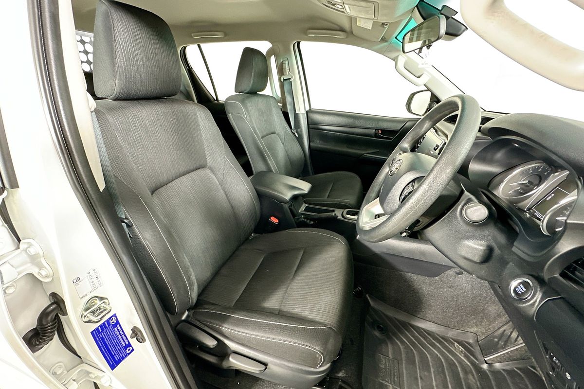 2024 Toyota HILUX SR 48V (4x4) GUN126R 4X4