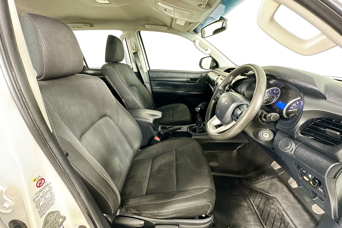 2018 Toyota HILUX SR (4x4) GUN126R MY19 4X4