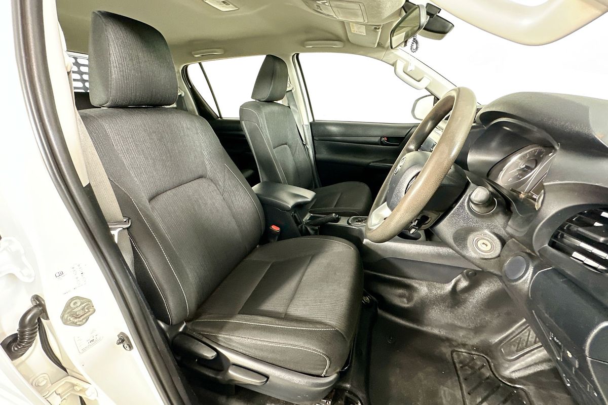 2021 Toyota HILUX SR (4x4) GUN126R 4X4