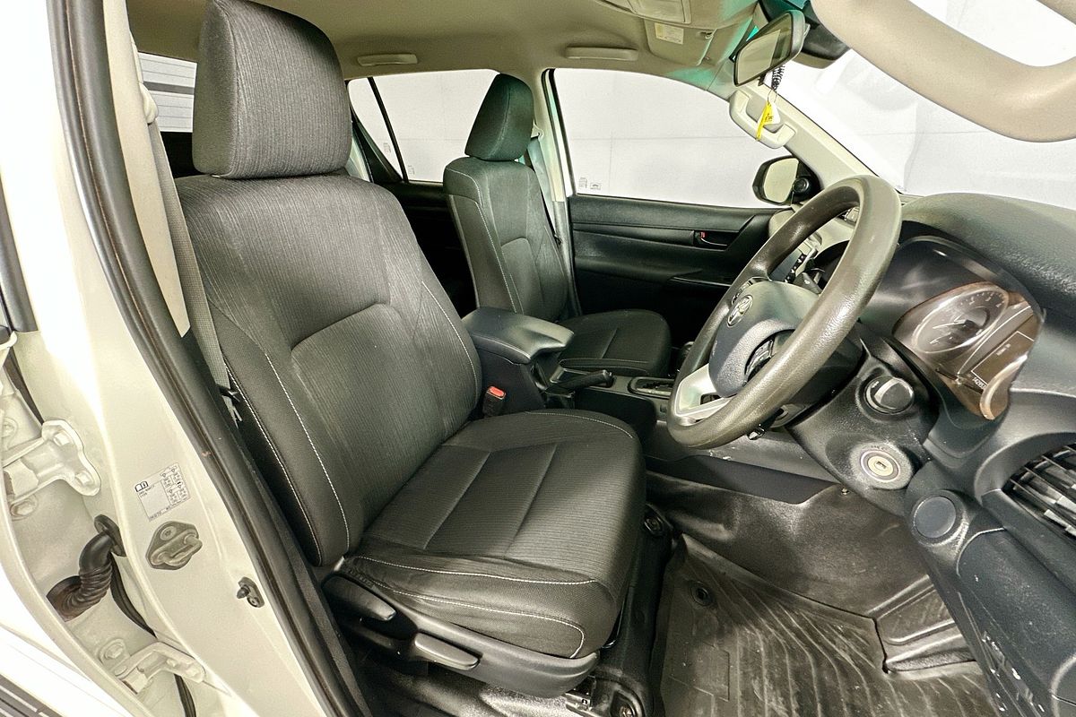 2021 Toyota HILUX SR (4x4) GUN126R FACELIFT 4X4