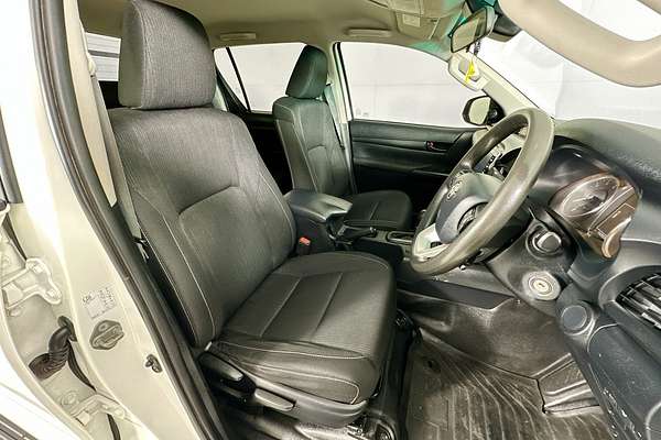 2021 Toyota HILUX SR (4x4) GUN126R FACELIFT 4X4