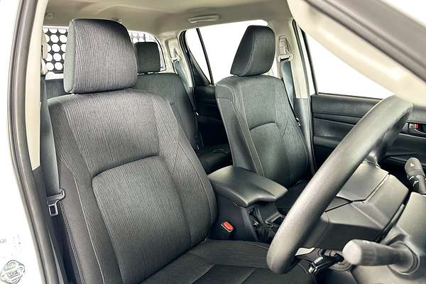 2025 Toyota HILUX SR (4x4) STEEL WHEELS GUN126R RC 4X4