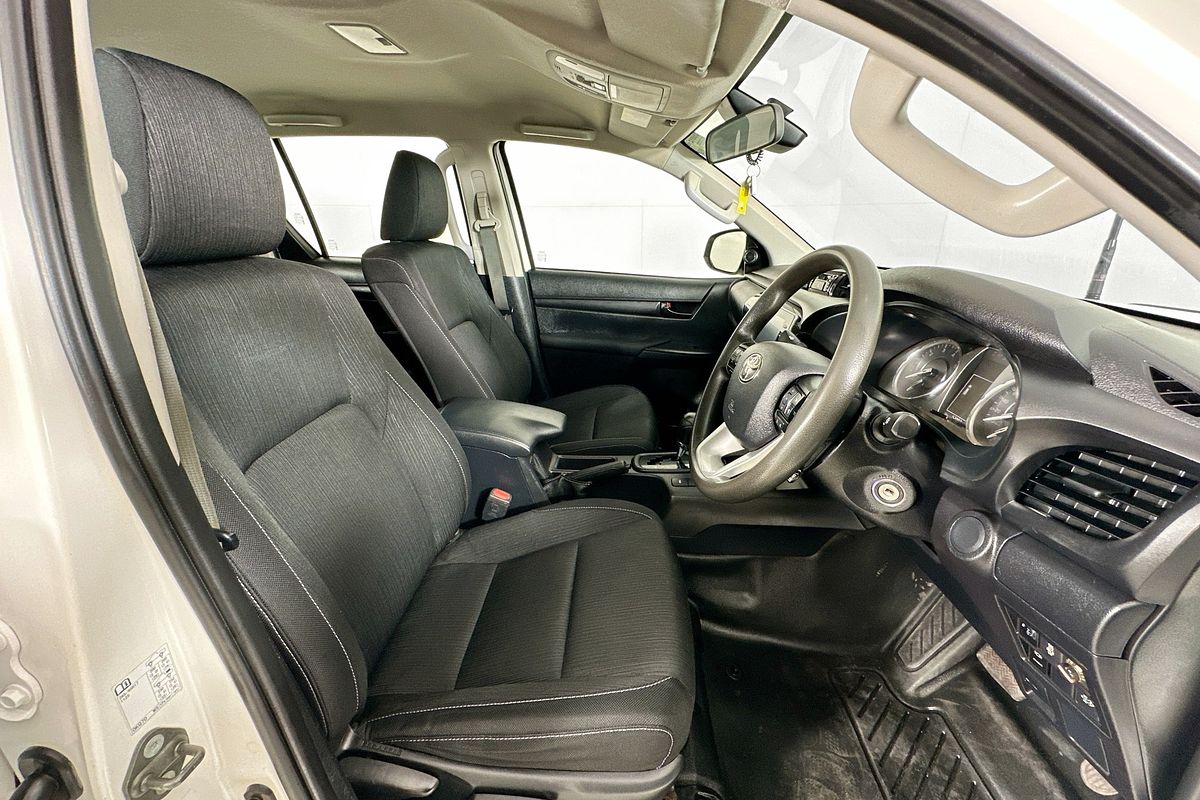 2022 Toyota HILUX SR (4x4) STEEL WHEELS GUN126R 4X4