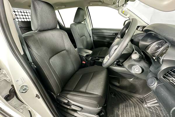 2025 Toyota HILUX SR (4x4) STEEL WHEELS GUN126R RC 4X4