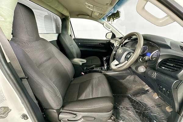 2017 Toyota HILUX SR (4x4) GUN126R 4X4