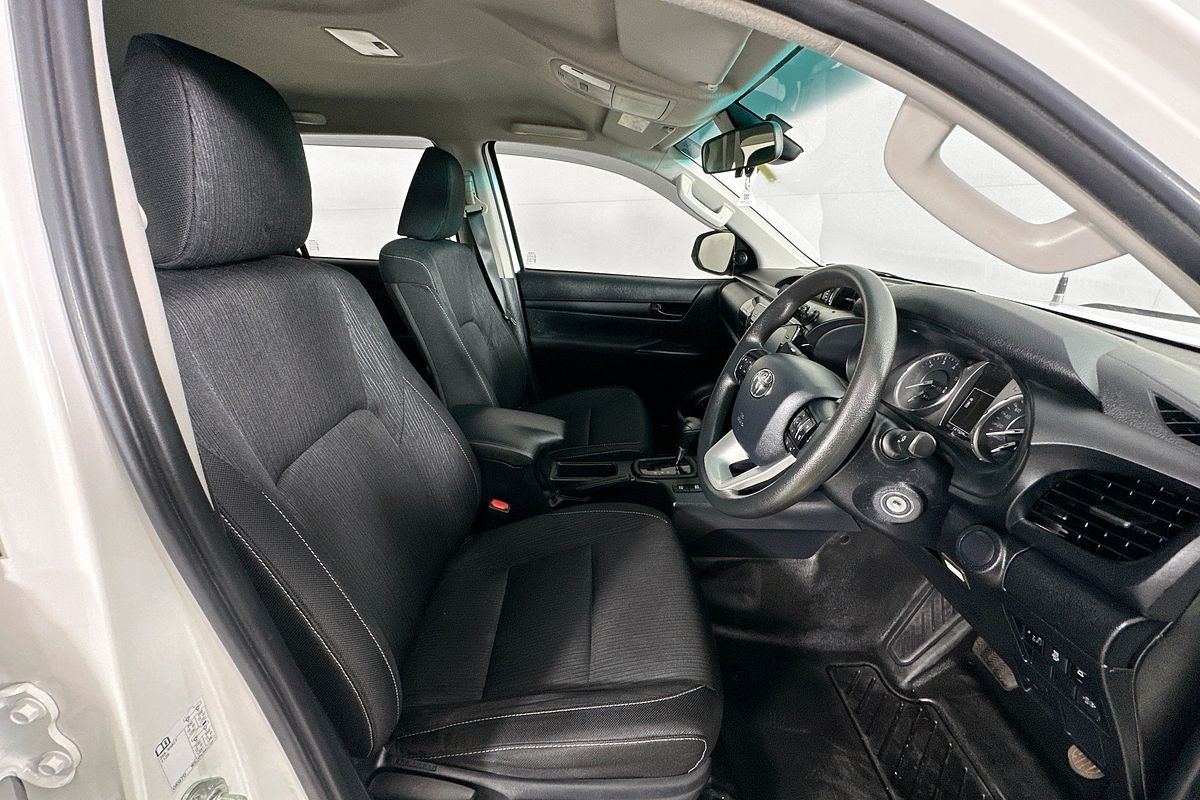 2020 Toyota HILUX SR (4x4) GUN126R FACELIFT 4X4