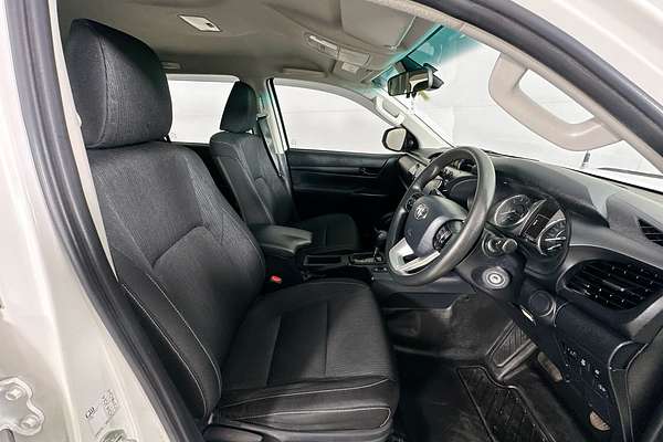2020 Toyota HILUX SR (4x4) GUN126R FACELIFT 4X4