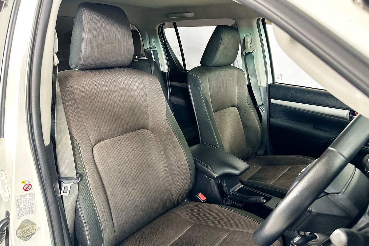 2018 Toyota HILUX SR5 (4x4) GUN126R MY17 4X4