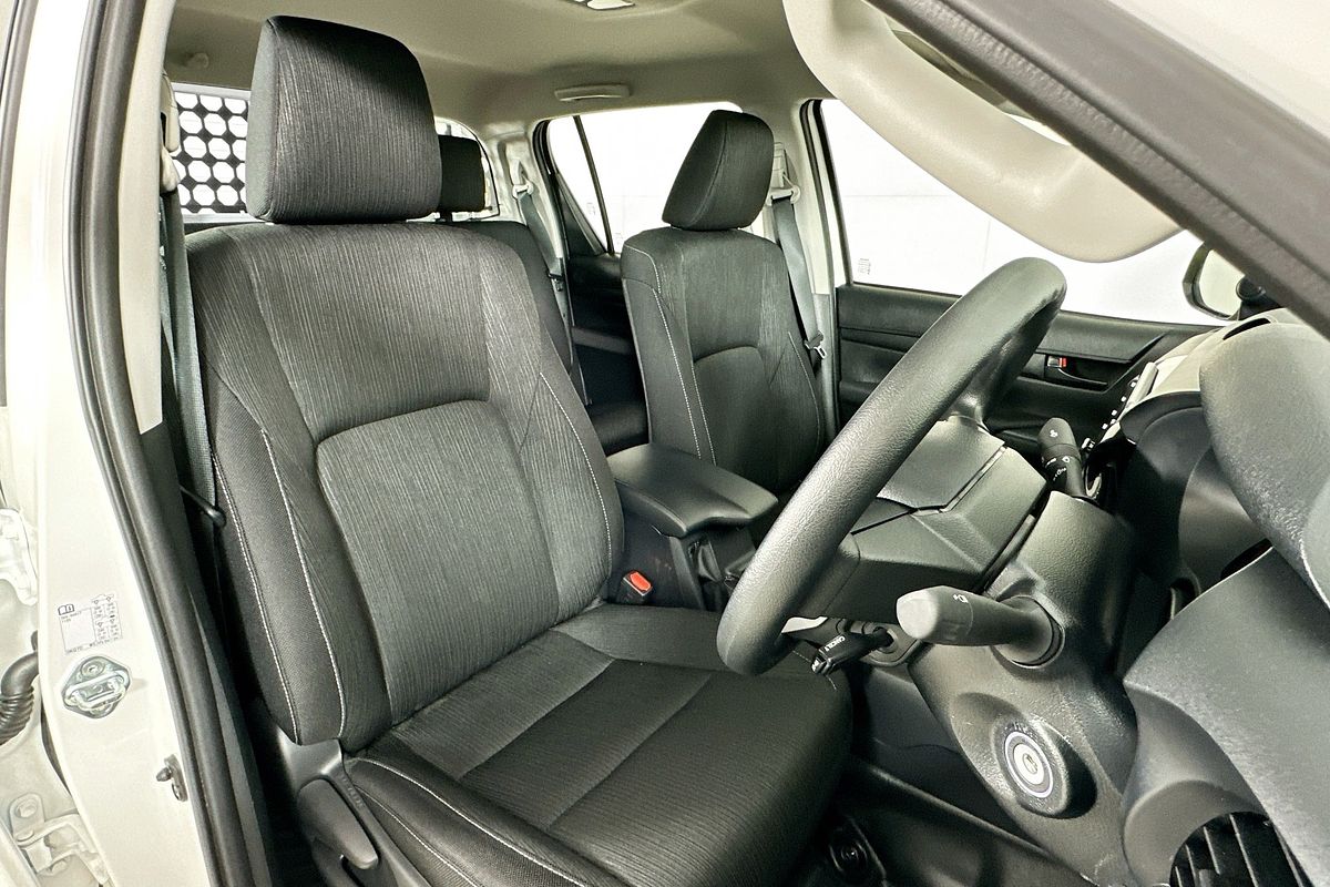 2025 Toyota HILUX SR (4x4) STEEL WHEELS GUN126R RC 4X4