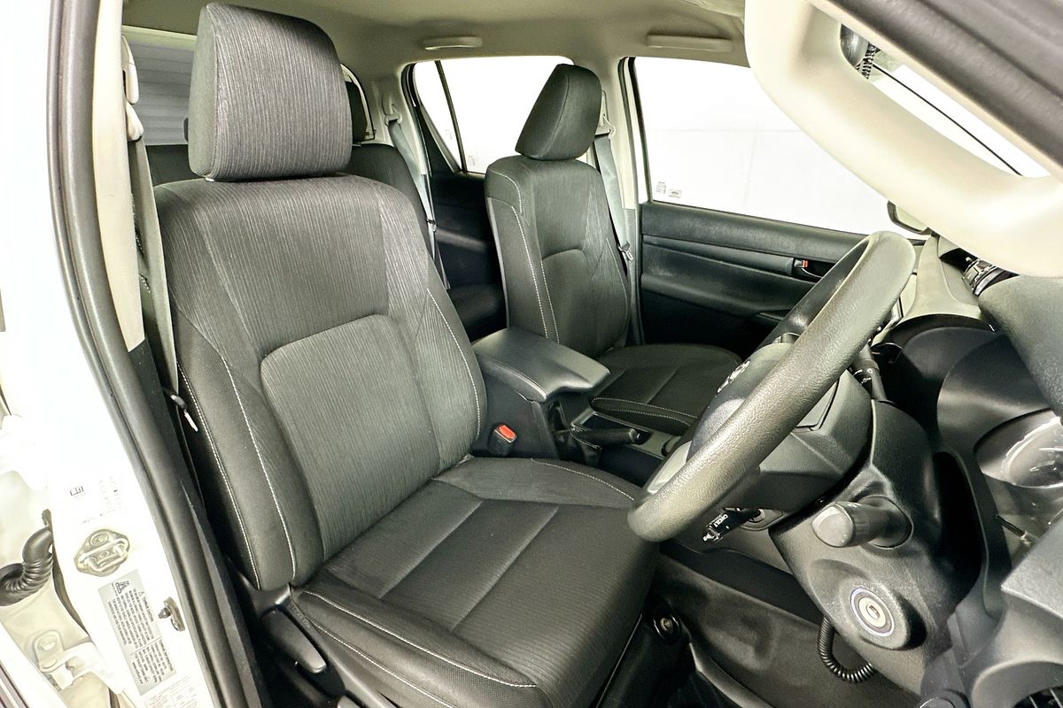 2020 Toyota HILUX SR (4x4) GUN126R FACELIFT 4X4