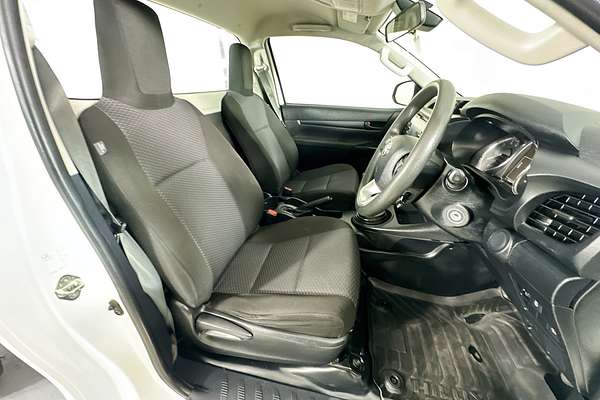 2020 Toyota HILUX WORKMATE HI-RIDER GUN135R FACELIFT 4x2
