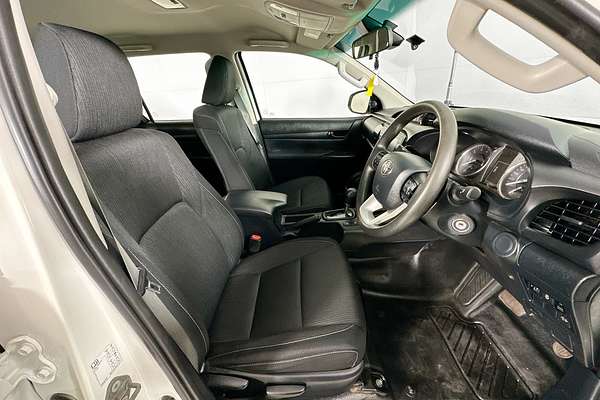 2021 Toyota HILUX SR (4x4) GUN126R FACELIFT 4X4