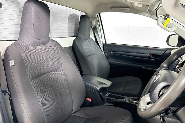 2019 Toyota HILUX SR (4x4) GUN126R MY19 4X4