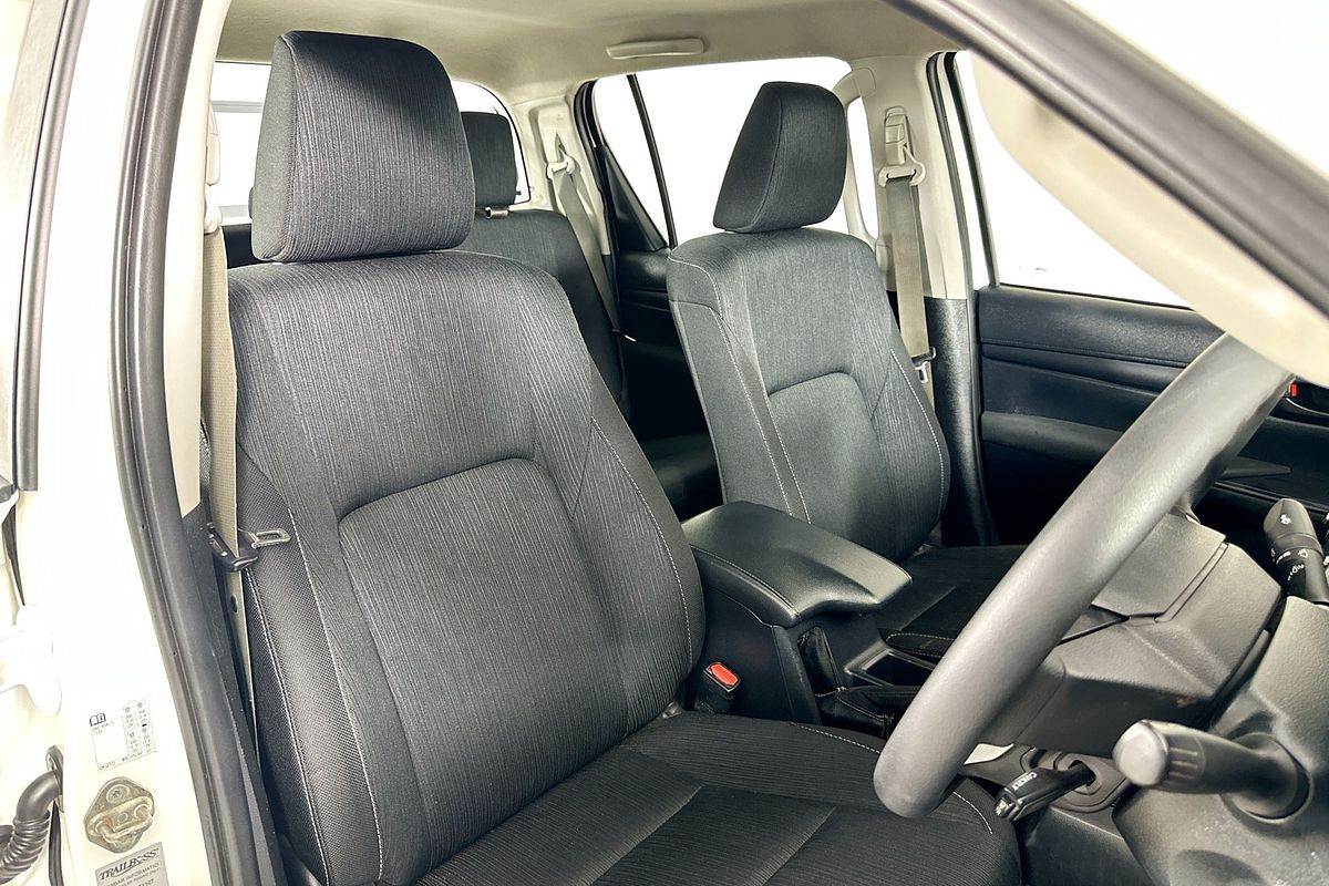 2021 Toyota HILUX SR (4x4) GUN126R FACELIFT 4X4