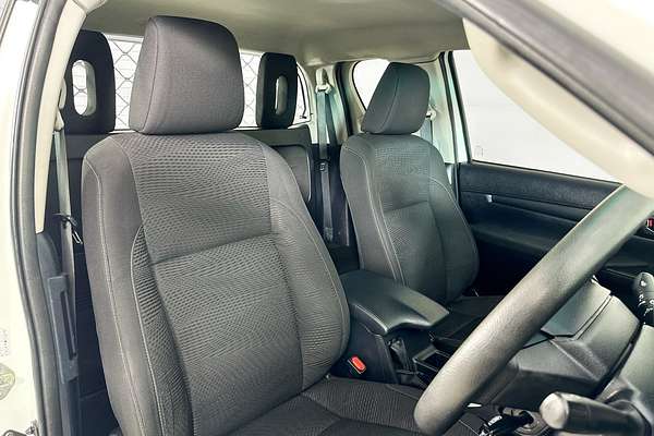 2020 Toyota Hilux SR (4x4) GUN126R FACELIFT 4X4