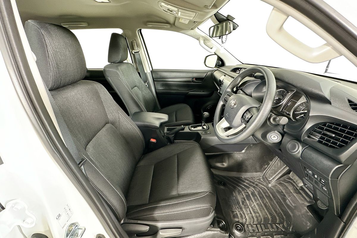 2025 Toyota HILUX SR (4x4) STEEL WHEELS GUN126R RC 4X4