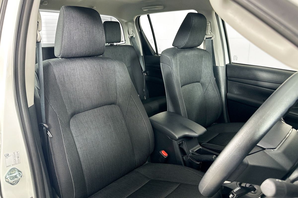 2025 Toyota HILUX SR (4x4) STEEL WHEELS GUN126R RC 4X4