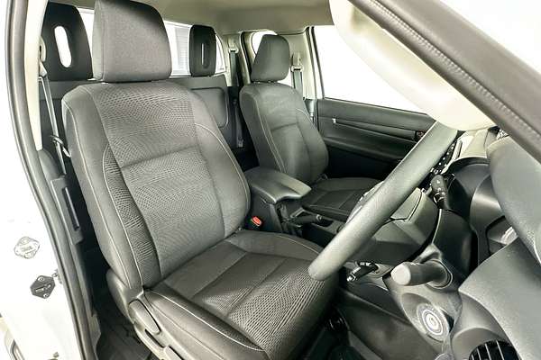 2025 Toyota HILUX SR (4x4) GUN126R RC 4X4