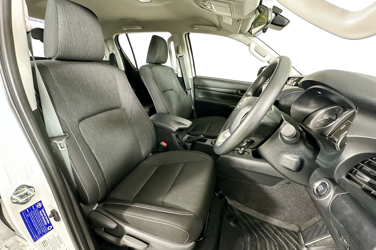 2025 Toyota HILUX SR 48V (4x4) GUN126R RC 4X4