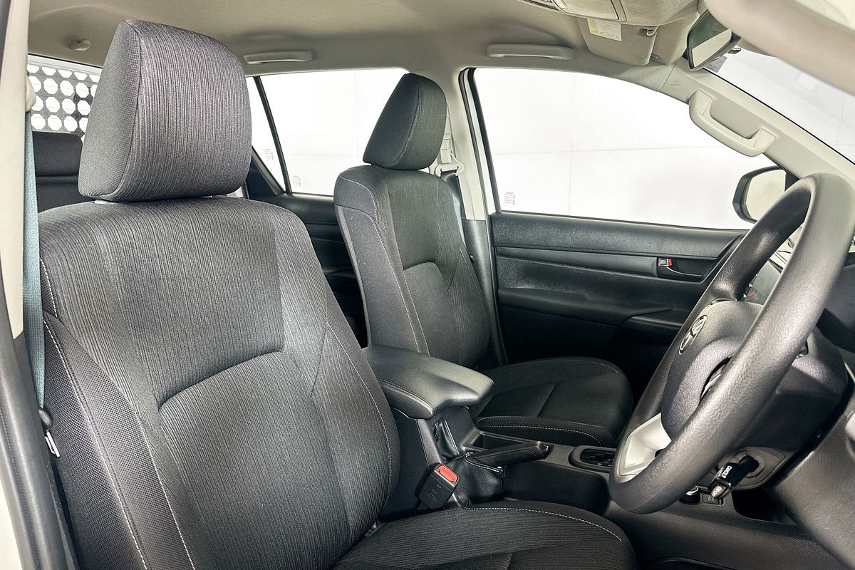 2025 Toyota HILUX SR 48V (4x4) GUN126R RC 4X4