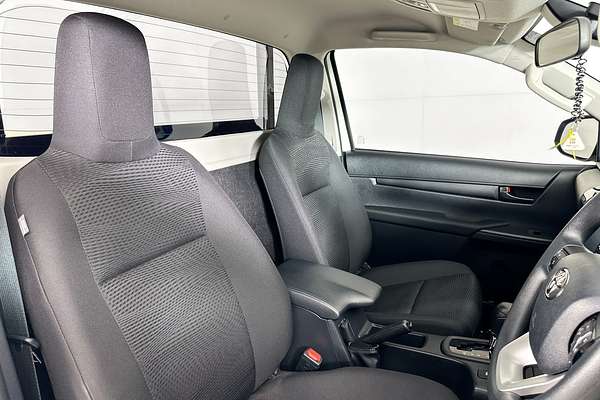 2025 Toyota HILUX SR (4x4) GUN126R RC 4X4