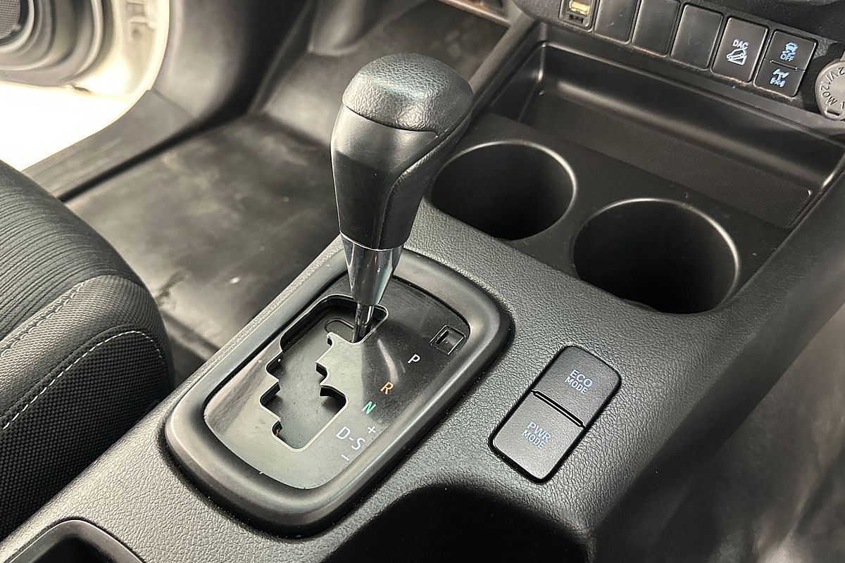 2021 Toyota HILUX SR (4x4) GUN126R FACELIFT 4X4