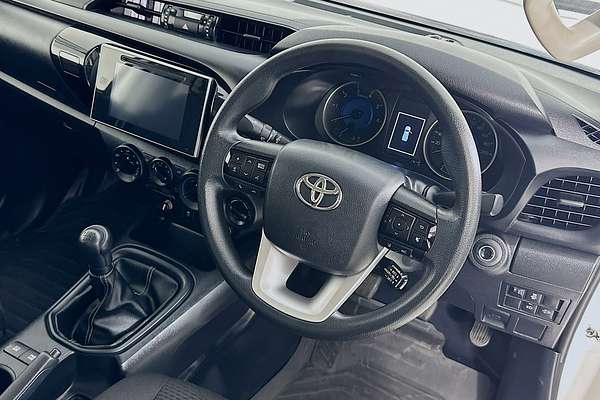 2020 Toyota HILUX SR (4x4) GUN126R FACELIFT 4X4