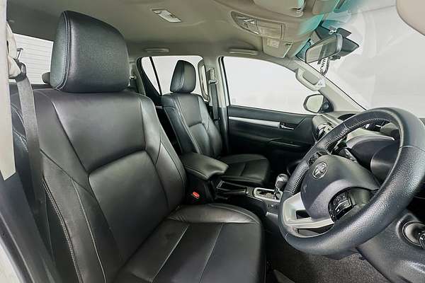 2020 Toyota HILUX SR5 (4x4) GUN126R MY19 UPGRADE 4X4