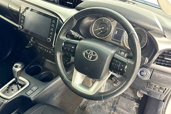 2021 Toyota HILUX SR5 (4x4) GUN126R FACELIFT 4X4