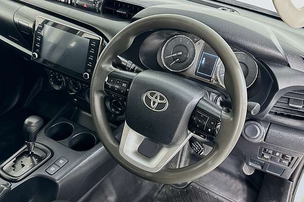 2020 Toyota HILUX SR (4x4) GUN126R FACELIFT 4X4
