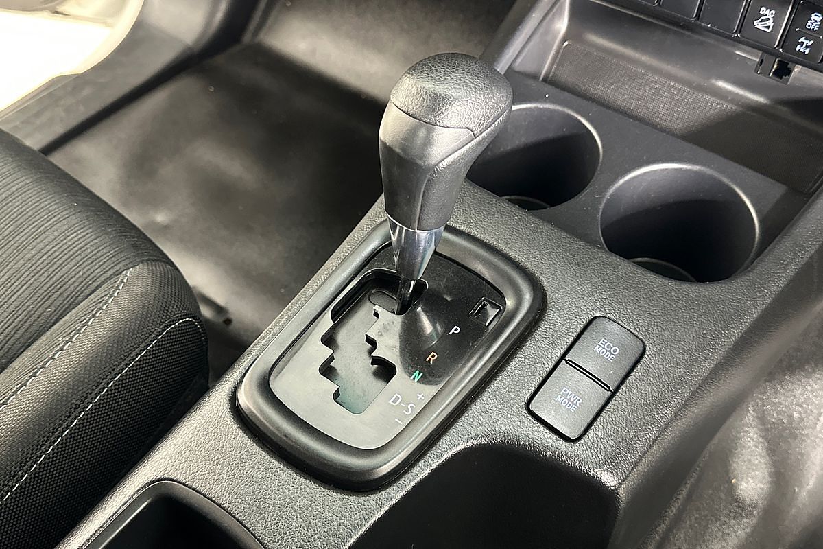 2020 Toyota HILUX SR (4x4) GUN126R FACELIFT 4X4