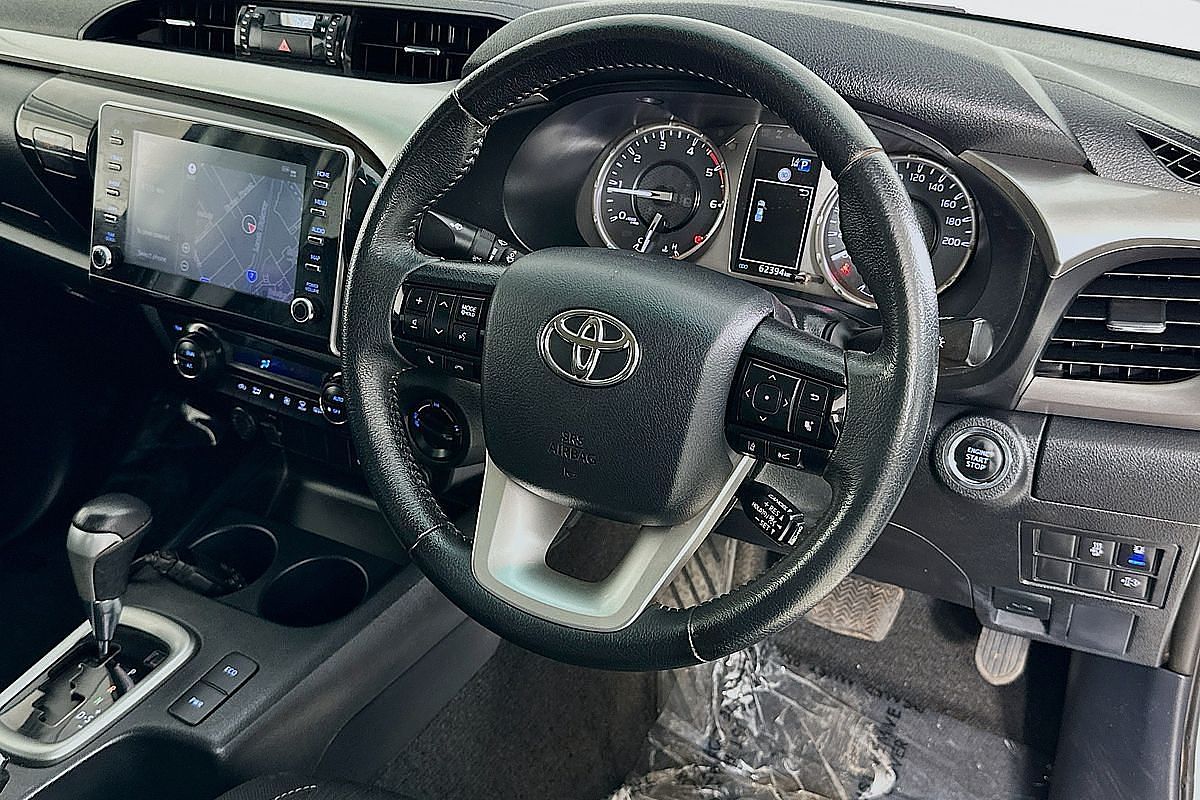 2021 Toyota HILUX SR5 (4x4) GUN126R FACELIFT 4X4