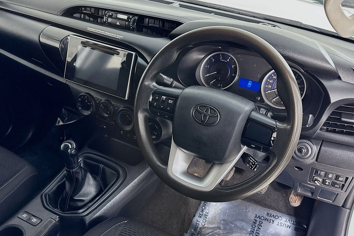 2017 Toyota HILUX SR (4x4) GUN126R 4X4